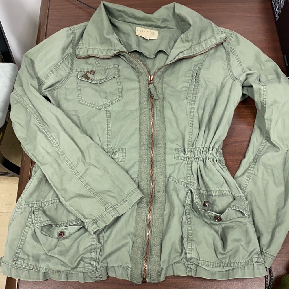 *sold* Women’s army green jacket